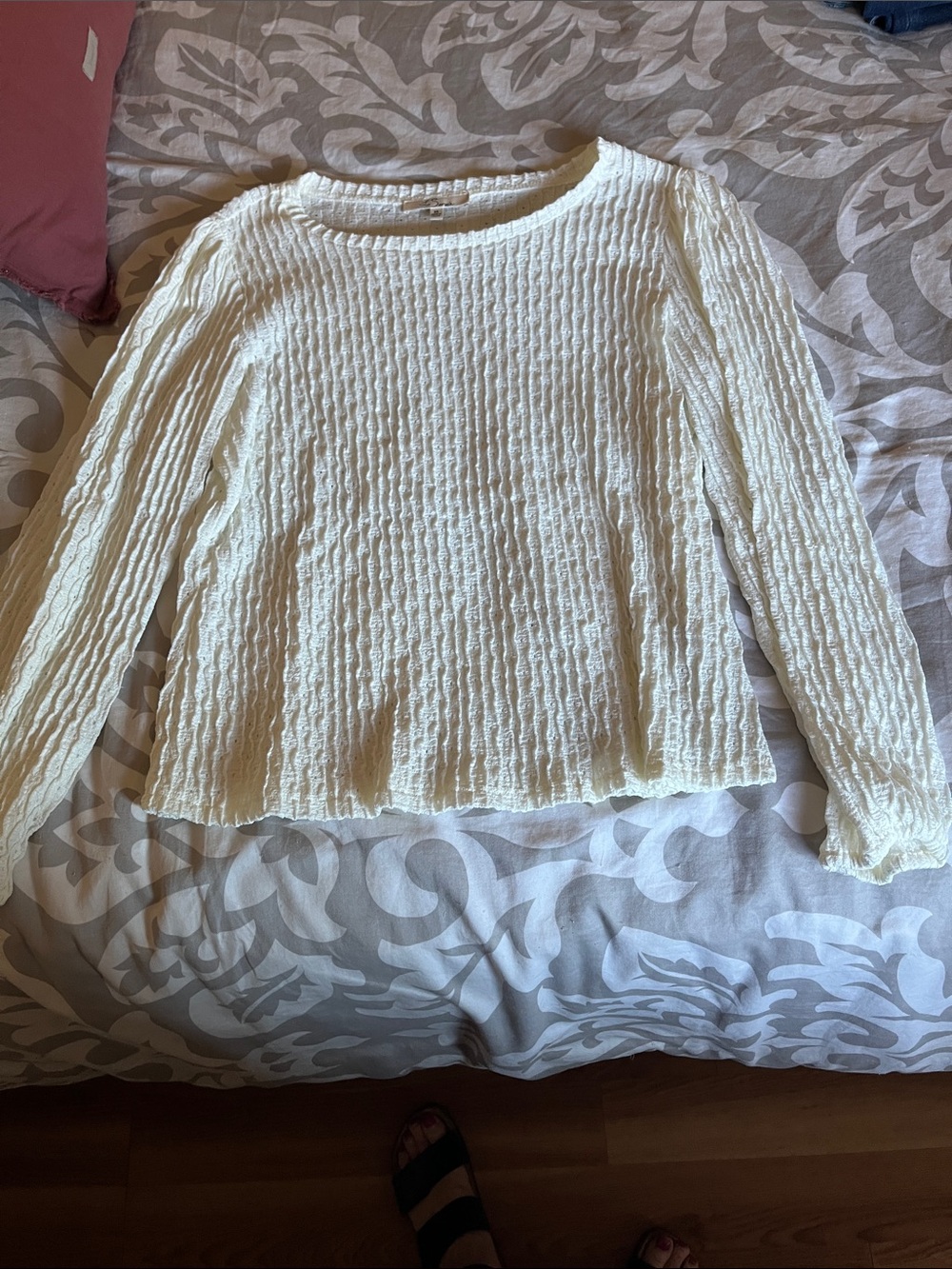 Women’s Cream Textured Long-Sleeve Scoop Neck Top